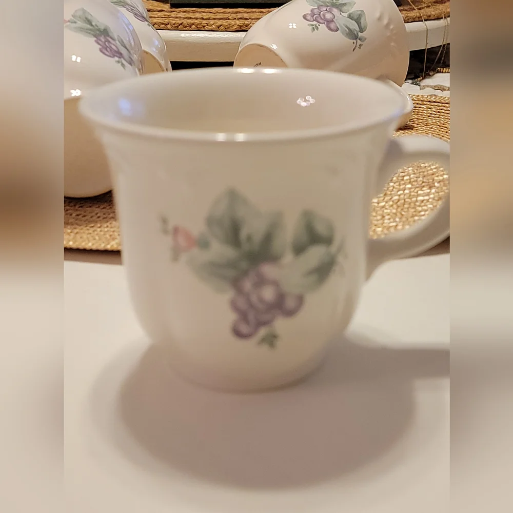 PFALTZGRAFF Coffee Tea Cups Set of 4 Vintage USA Grape Vine
